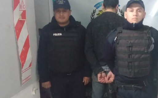 Tenía prohibido acercarse a su madre y lo detuvieron por meterse a la casa