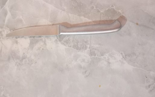 Amenazó de muerte a su madre y su pareja