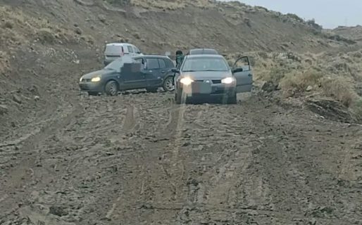 A pesar de las indicaciones, vehículos transitan por el Camino de la Caballeriza