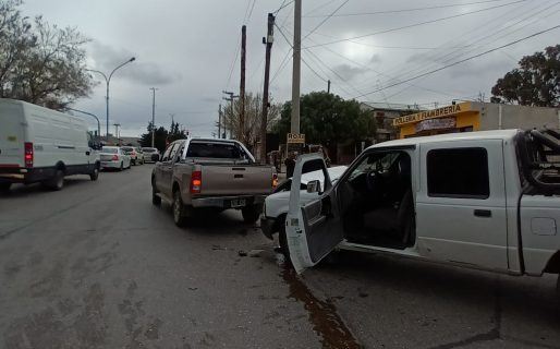 Dos camionetas colisionaron en Avenida Estados Unidos y Liniers