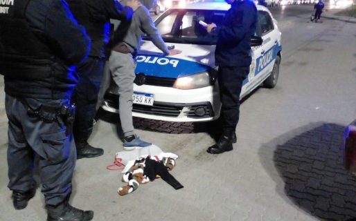 Un hombre fue detenido por robar ropa en un local comercial