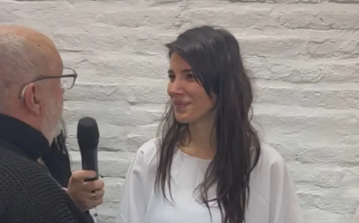 Andrea Rincón se quebró en llanto al ser bautizada en una pileta: “Nueva criatura”