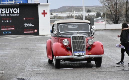La carrera de regularidad de los autos clásicos tuvo su lugar en el Autódromo