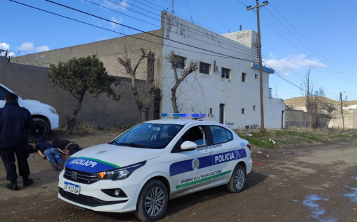 Entraron a un camión y se robaron hasta los cigarrillos: los atraparon dos mecánicos y un policía de civil