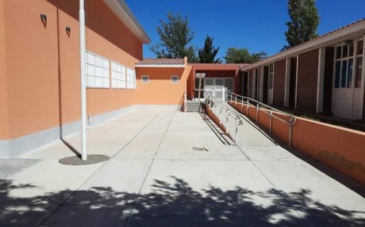 Suspenden el transporte de la Escuela de Astra por falta de pago