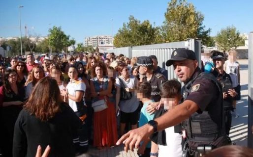 Alumno de 14 años apuñaló a tres profesores y dos estudiantes