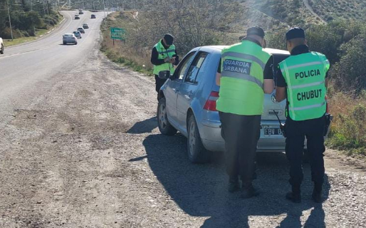 Hallan un vehículo robado circulando con otra chapa patente