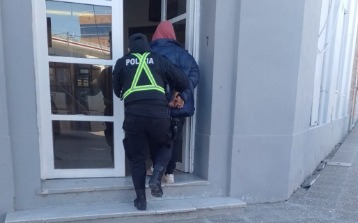 Lo sorprendieron robando productos en un cotillón por un valor de casi 15 mil pesos