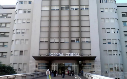 Fue a hacerse un fondo de ojos al hospital, se cayó por el hueco del ascensor y murió