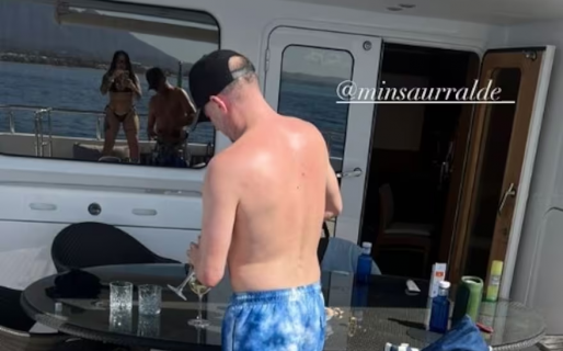 Se viralizaron fotos de Insaurralde en un yate y la oposición lo acusó de burlarse de los argentinos