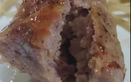 Macabra sorpresa: una familia comía asado y encontraron una bala adentro de un chorizo