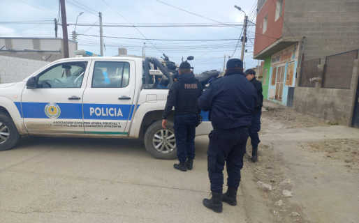 Robó una moto y engañó al tío para que la cargue en su camioneta