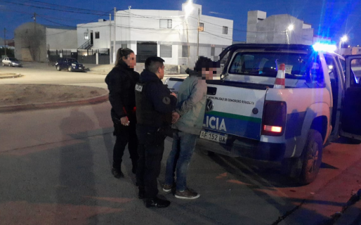 Estaba ebrio causando disturbios en la terminal de Patagonia y tenía pedido de captura