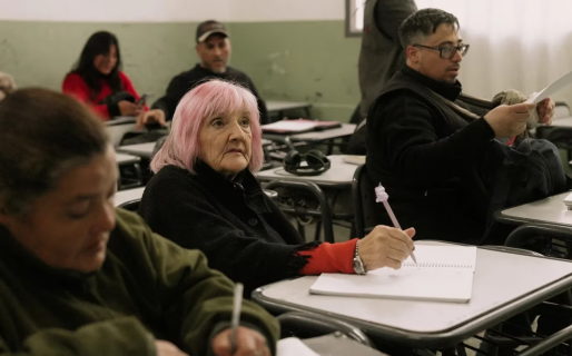 Mercedes se quedó viuda y vivió en la calle: a los 101 años se animó a cumplir su sueño y retomó el secundario