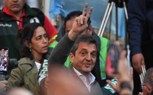 Massa: «Cuidemos la economía, si tienen que ahorrar compren un autito, no me vayan a comprar dólares»