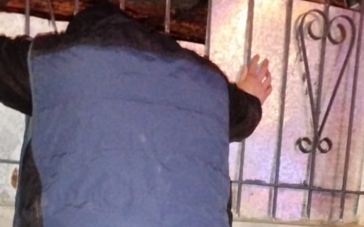 Tres amigos caminaban juntos y al ver a la Policía huyeron dejando en el camino al que tenía cocaína y marihuana