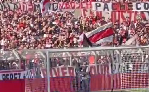River: secuestran una bandera de Palestina y multan al hincha que la llevó