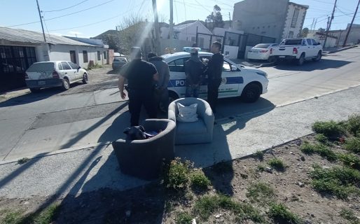 Dos sujetos fueron detenidos por robar sillones