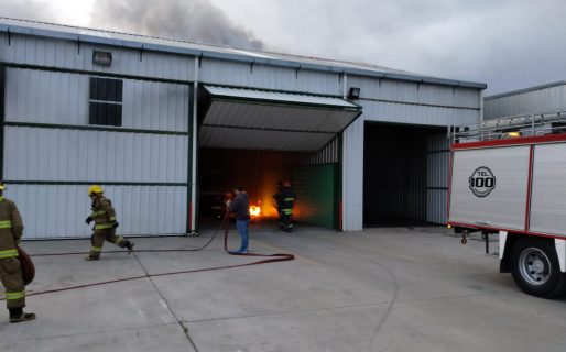 Bomberos sofocaron con éxito un principio de incendio en una empresa