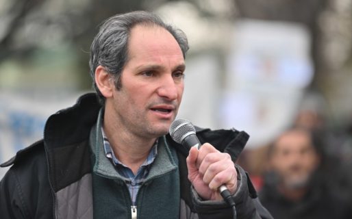 «Teniendo en cuenta lo miserable de los aumentos, el bono debería haber ingresado completo a los docentes»