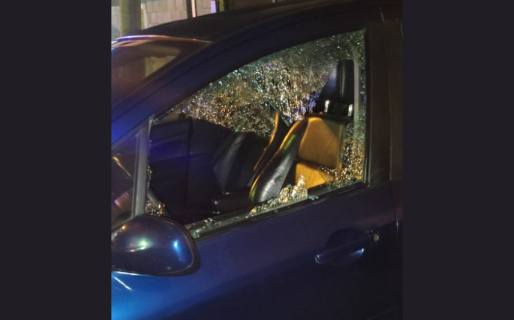 Un hombre intentó robar elementos del interior de un vehículo pero la alarma lo delató: terminó detenido