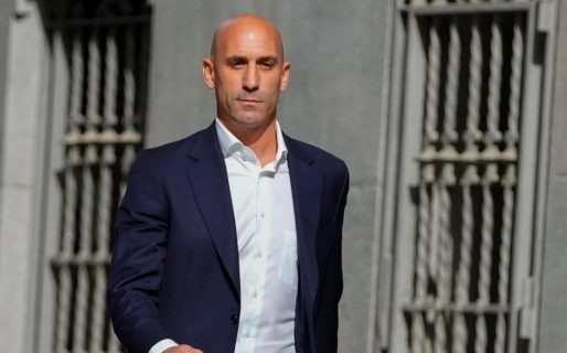 La FIFA suspendió a Luis Rubiales por besar sin consentimiento a Jenni Hermoso