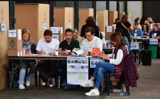 Comenzó el escrutinio provisorio con la llegada de los primeros telegramas al centro de cómputos
