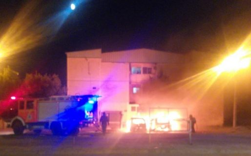 Dos autos fueron consumidos por las llamas en el B° 30 de Octubre