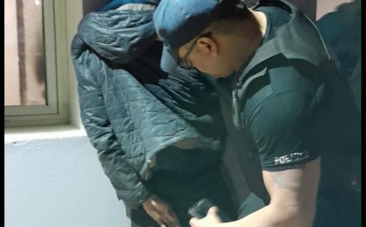 Dos delincuentes intentaron irrumpir en una vivienda con el dueño adentro