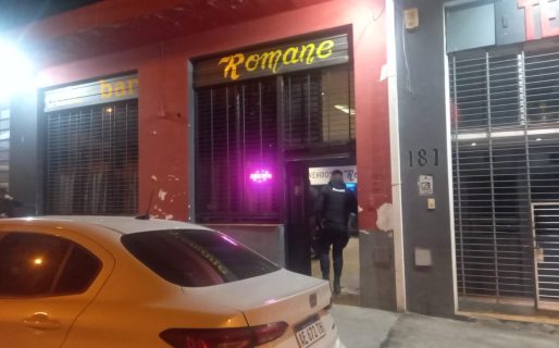 Pensaba pasar la noche en el bar pero la terminó pasando en la comisaría