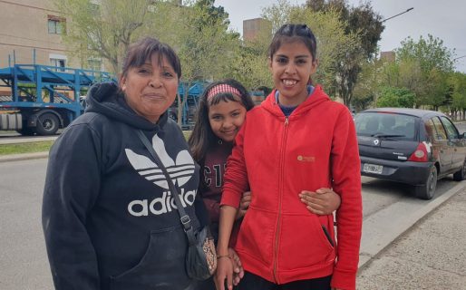 Es de Salta y vende empandas para subsistir: “Estoy muy orgullosa de mi mamita que nos dejó este oficio”