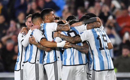 Con Messi y una sorpresa, Scaloni definió el equipo titular que buscará mantener el invicto
