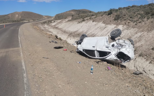 Dos mujeres heridas en vuelco camino a Sarmiento