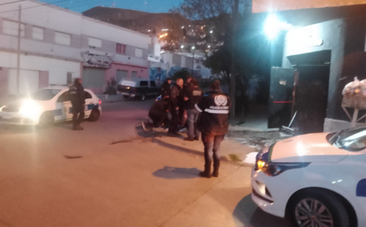 Discutieron a la salida de un pub y terminaron a los tiros: hay un herido de bala