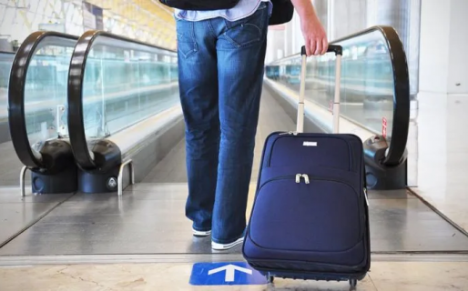 Reveló el truco para conseguir los vuelos más baratos en Internet y es furor en las redes