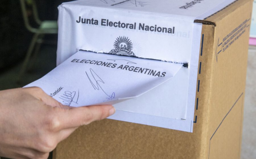 Las elecciones se desarrollan con total normalidad en las escuelas de Comodoro