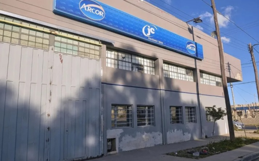 Hicieron boquetes en el techo de una distribuidora pero no robaron nada