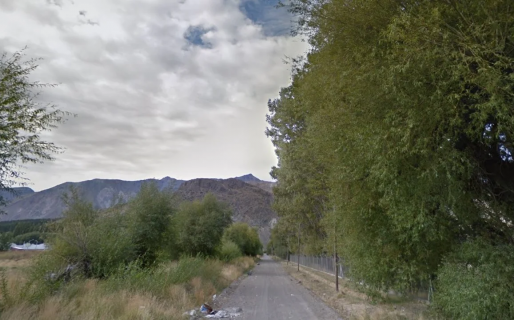Hallaron a un hombre muerto al costado de un camino en Esquel