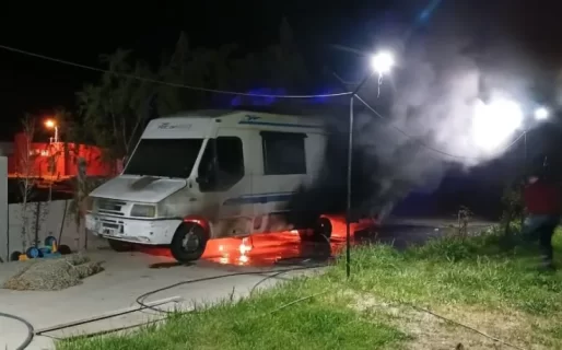 Se investiga si el incendio de un motorhome está vinculado a interna sindical