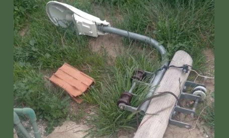 Insólito: venden un poste de alumbrado público