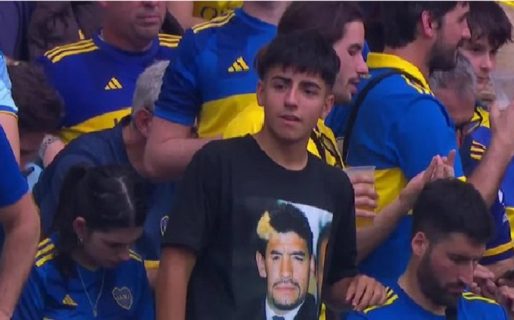 Benjamín Agüero presente en el Maracaná para ver a Boca Juniors: la remera con el recuerdo de su abuelo, Diego Maradona