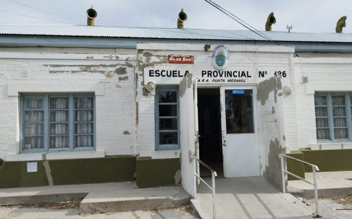 Padres de la Escuela 126 reclaman mejoras edilicias urgentes: «Los chicos están sin baños y en cualquier momento se les cae el techo encima»