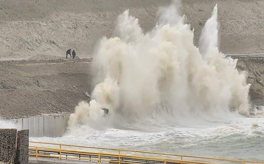 Marejada golpea nuevamente el camino ARA San Juan