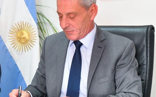 Arcioni traspasó el mando y viajó a EEUU