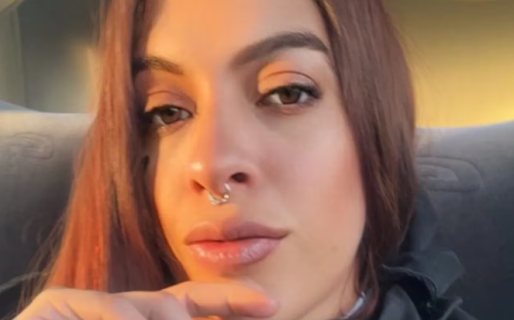 Quiso hacerse un tatuaje en la cara, pero cometió un error imperdonable: “¿Qué me hiciste?”