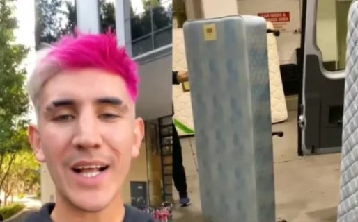 Es argentino, vive en Australia y equipó todo su departamento con cosas de la calle