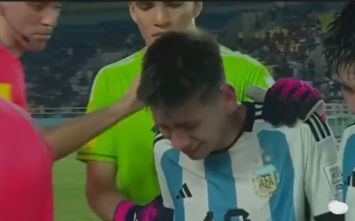 La tristeza del Diablito Echeverri por la derrota de Argentina: lloró y lo consolaron hasta los árbitros