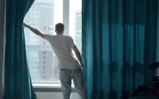 Escuchó gritos en la calle y lo que vio desde su balcón se volvió viral en Twitter