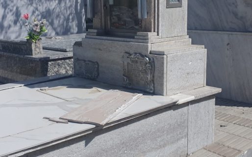 Volvieron a vandalizar las tumbas en el Cementerio Oeste, llevándose varias placas de bronce