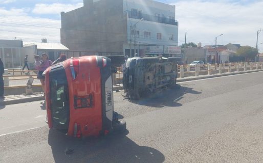 Colisión y doble vuelco en Barrio Pueyrredón
